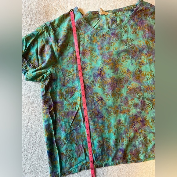 Batik Green Purple Top with gold sea turtle design. Women’s XXL - Picture 5 of 7